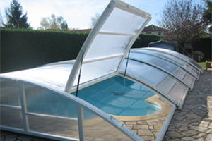 Низкий навес для бассейна - ESSENTIAL - PISCINES MAGILINE - телескопический / для алюминия / с ручным приводом