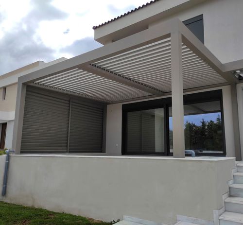 Пергола пристроенная к зданию - CospiBio - COSPICON  SA - из алюминия / с мобильными планками / с солнцезащитной системой
