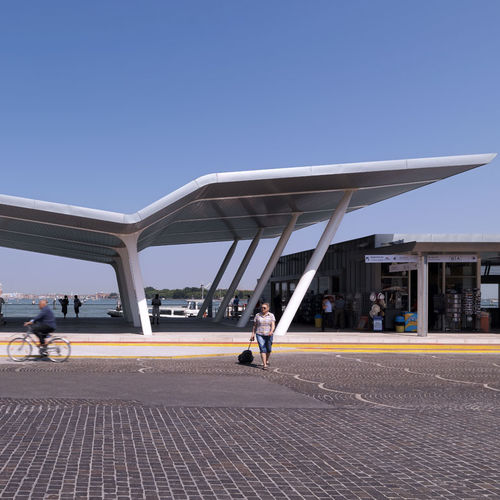 Навес для террасы - ACTV VENICE PIERS, VENICE  - ZINTEK - из металла / с титаново-цинковым покрытием / наклонный