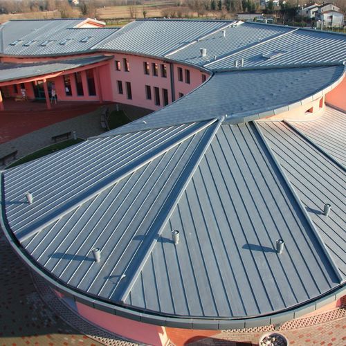 Плоская крыша - NOVALIS SCHOOL, CONEGLIANO - ZINTEK - из меди / из титан-цинкового сплава / имитация металла