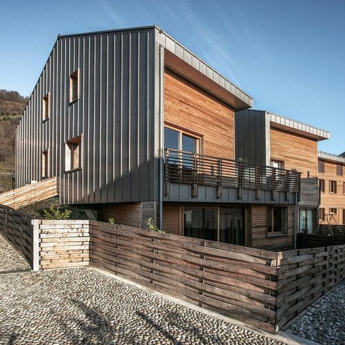 Листовая облицовка фасада - THE PARCO DEI GELSI - ZINTEK - из титан-цинкового сплава / вертикальная / из перерабатываемых материалов