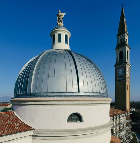 Закругленная крыша - SAN MICHELE ARCANGELO CHURCH - ZINTEK - из титан-цинкового сплава / имитация металла / со стоячим фальцем