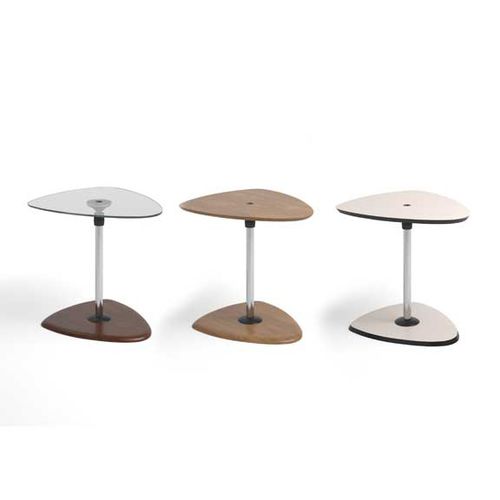 Современный вспомогательный столик - B - Ekornes - из дерева / из стекла / треугольный