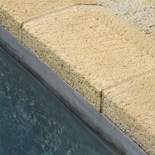 Бортик бассейна из бетона - LAVOIR - ROUVIERE - из камня / угловой