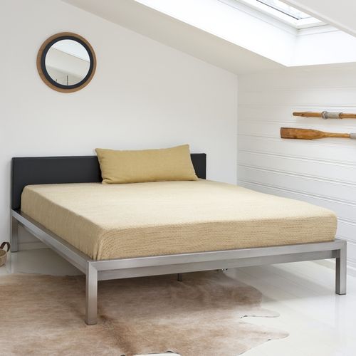 Двуспальная кровать - PURE - Hans Hansen Furniture - современная / с обитым изголовьем / из матовой нержавеющей стали