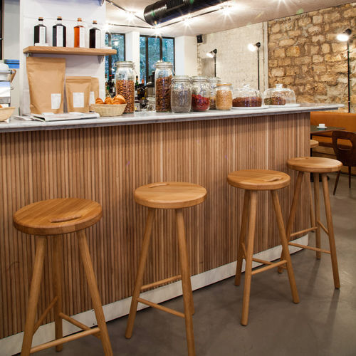 Барный табурет скандинавский дизайн - REMIX - Hans Hansen Furniture - из дуба / с основанием из дуба / 3 ножки