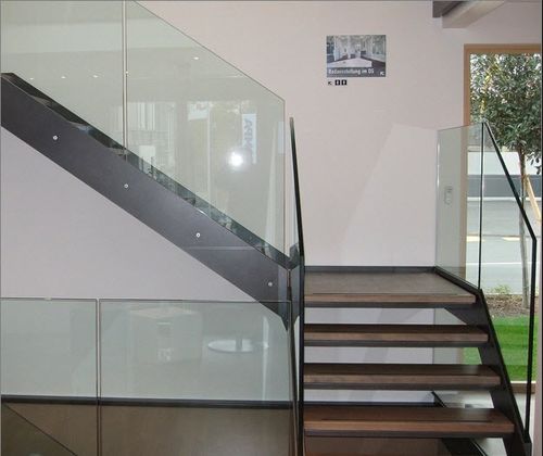 Лестница с поворотом на 90° - KELLER TREPPENBAU AG - с деревянными ступеньками / металлическая конструкция / современная