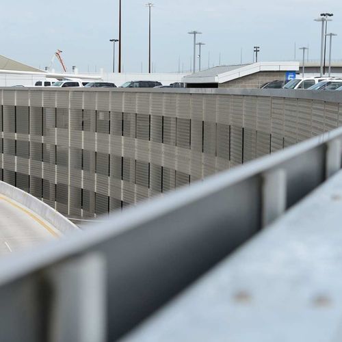 Солнцезащитное устройство из металлической сетки - DFW INTERNATIONAL - Cambridge Architectural Mesh - из нержавеющей стали / для фасада / вертикальное