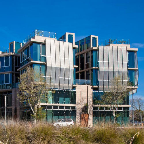 Солнцезащитное устройство из металлической сетки - 102 & 116 UNIVERSITY - Cambridge Architectural Mesh - для фасада / вертикальное / фиксированное