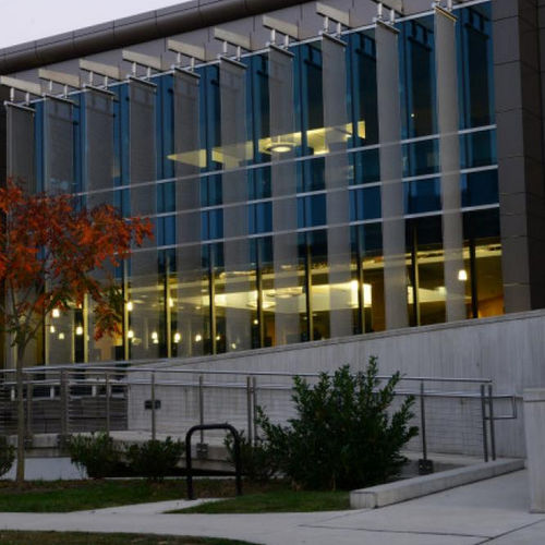 Солнцезащитное устройство из металлической сетки - LANGSTON HUGHES MEMORIAL LIBRARY - Cambridge Architectural Mesh - из нержавеющей стали / из стекла / для фасада