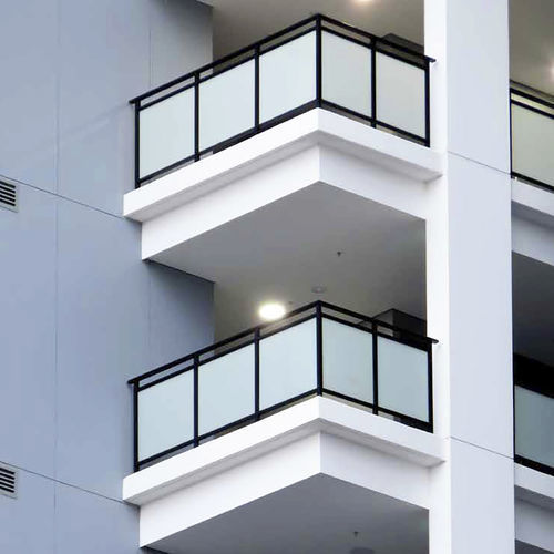 Ограждение для балкона - BALCONY - GFS Design - из металла / со стеклянными панелями / для наружного применения