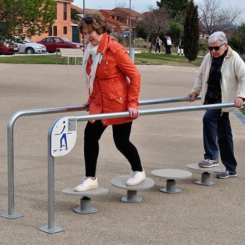 Полоса препятствий для игровой площадки - MOVING WALKWAY  - Industrias Agapito - для наружного применения