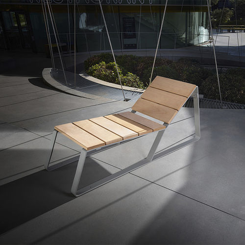 Современный садовый шезлонг - KAISEKI - CYRIA | Mobilier Urbain - из дерева / из термолакированной стали / для пляжа