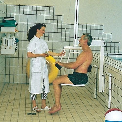 Подъемник для пациентов для бассейна - POOL III - Trautwein - электрический / настенный / для человека