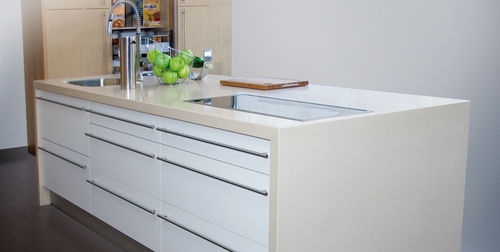 Квариловая рабочая поверхность - ALASKA - COMPAC The Surfaces Company - для кухни / с круглым краем