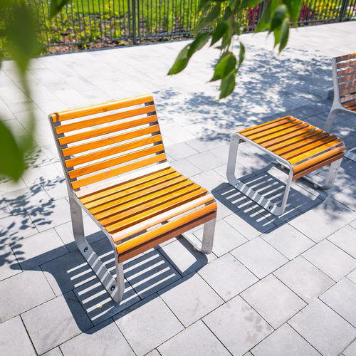 Современный cтул - PORTIQOA - mmcité street furniture - для наружного применения / из лиственных пород дерева / из акации