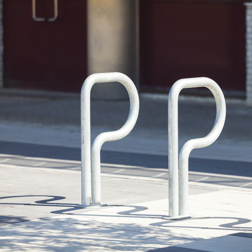 Напольная парковка для велосипедов - BIKEPARK - mmcité street furniture - для общественных мест / из гальванизированной стали / для профессионального использования