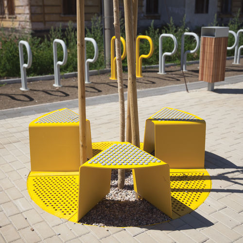 Круглая решетка для деревьев - SINUS - mmcité street furniture - из гальванизированной стали / со встроенной общественной скамейкой