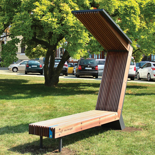 Современная общественная скамейка - WOODY SCORPIO - mmcité street furniture - из лиственных пород дерева / из экзотических пород дерева / из гальванизированной стали