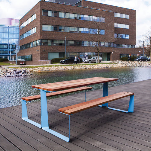 Современный стол для пикника - RAUTSTER - mmcité street furniture - из дерева / из перфорированного листа / из ламината высокого давления