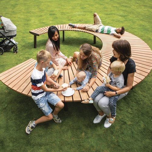 Современная общественная скамейка - LAGO - mmcité street furniture - из лиственных пород дерева / из гальванизированной стали / из стали, покрытой порошком