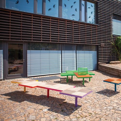 Современная общественная скамейка - PIXEL - mmcité street furniture - из лиственных пород дерева / из акации / из гальванизированной стали