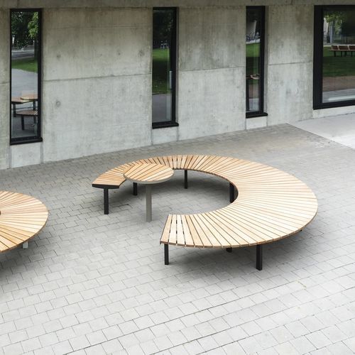 Современный стол для пикника - LAGO - mmcité street furniture - из лиственных пород дерева / с основанием из оцинкованной стали / круглый