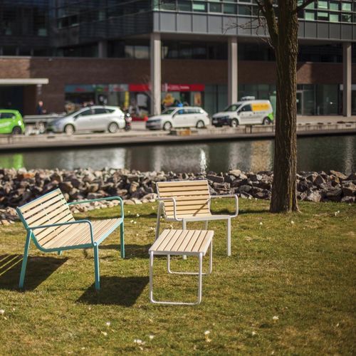 Современный журнальный столик - STACK - mmcité street furniture - из лиственных пород дерева / из экзотических пород дерева / из акации