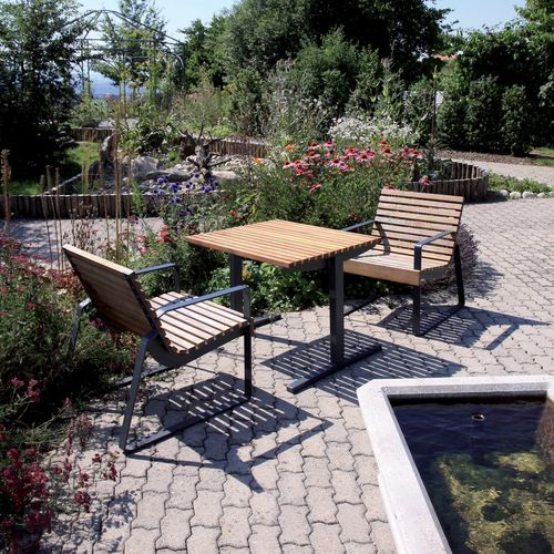 Современное городское кресло - PREVA URBANA - mmcité street furniture - из гальванизированной стали / для общественных мест / с основанием в виде салазок