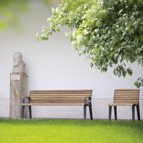 Современная общественная скамейка - EMAU - mmcité street furniture - из экзотических пород дерева / из гальванизированной стали / из литого алюминия