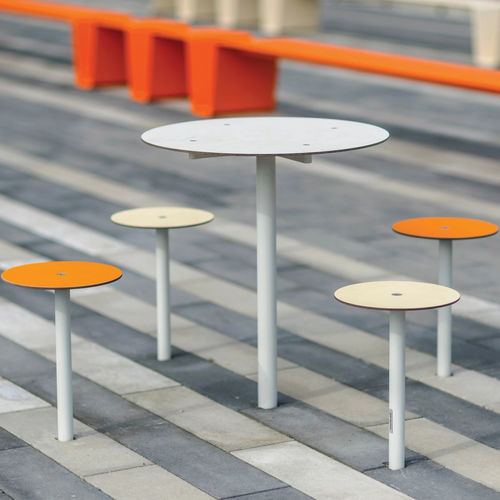 Современный барный табурет - BISTROT - mmcité street furniture - из ламината высокого давления / с основанием из оцинкованной стали / с центральной опорой