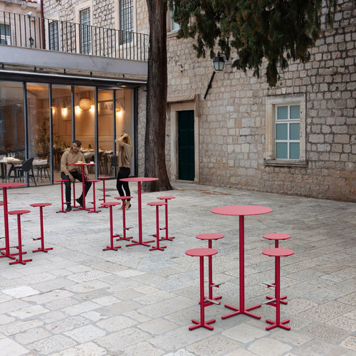 Современный барный табурет - TAPAS - mmcité street furniture - из ламината высокого давления / из переработанного пластика / с основанием из стали