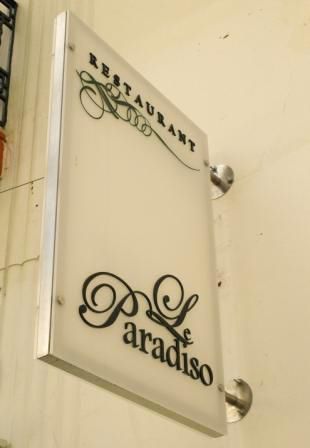 Настенное информационное табло - PARADISO - Signo - для наружного применения / световое / из стекла