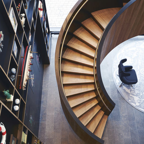 Высококачественная лестница - CITIZENM, ROTTERDAM - EeStairs - спиральная / с деревянными ступеньками / деревянная конструкция