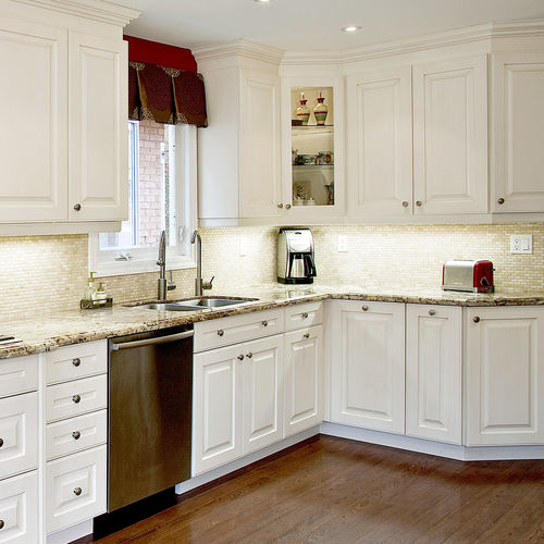 Классическая кухня - WINDSOR  - AYA kitchens - из окрашенной древесины / островного типа / L-образная