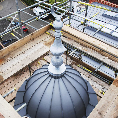 Крыша из цинка - CROYDON MOSQUE - Peters Roofing - имитация шифера / со стоячим фальцем / изогнутая