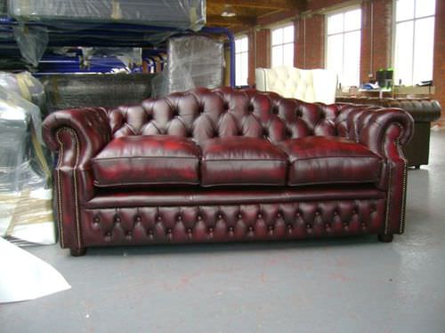 Диван честерфилд - BUCKINGHAM 3 SEAT - distinctive chesterfields - из кожи / красный / 3 места
