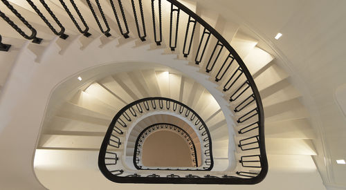 Спиральная лестница - GREENWAY ARCHITECTS - elite metalcraft - с каменными ступеньками / стальная конструкция / современная