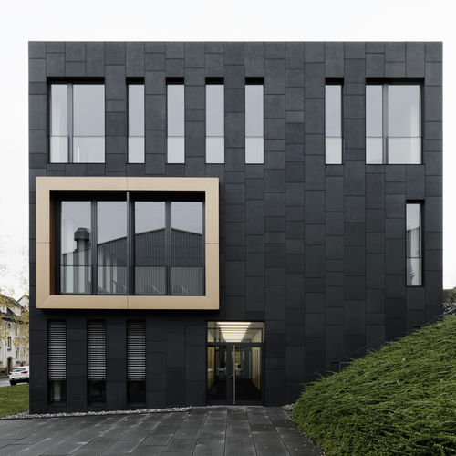Фасад из бетона - WINNER FORUM - Rieder Facades GmbH - акустический / устойчивый к погодным катаклизмам / персонализированный
