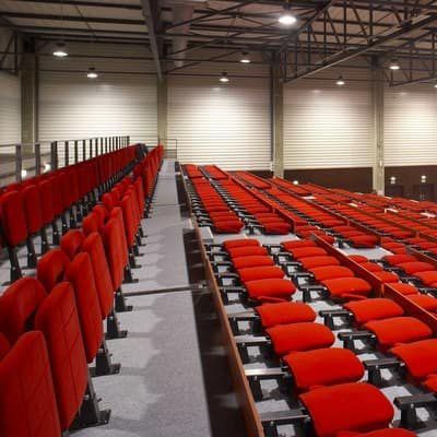 Телескопическая ступень - DOUBLE ROW BLEACHER - MASTER INDUSTRIE - выдвижная / со складным креслом / автоматизированная