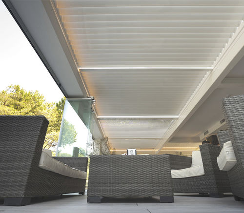 Пергола пристроенная к зданию - KEDRY PLUS T  - KE Outdoor Design - самонесущая / из алюминия / с мобильными планками