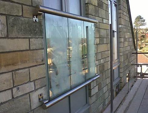 Ограждение из стекла - MIRROR JULIET BALCONY SYSTEM - BALCONY - из алюминия / с панелями / для наружного применения