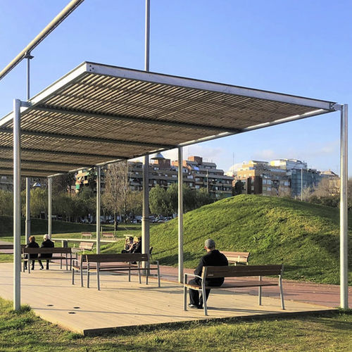Устанавливаемая пергола на поверхности - Habana - URBADIS Microarquitectura - из гальванизированной стали / с солнцезащитной системой / крыша из дерева