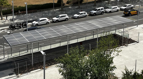 Устанавливаемая пергола на поверхности - Habana - URBADIS Microarquitectura - из гальванизированной стали / крыша из дерева / фотовольтаическая