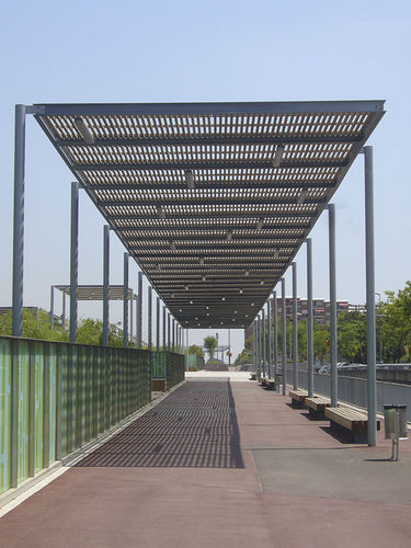 Устанавливаемая пергола на поверхности - PERGOLA HABANA 4 - URBADIS Microarquitectura - из гальванизированной стали / крыша из дерева / модульная