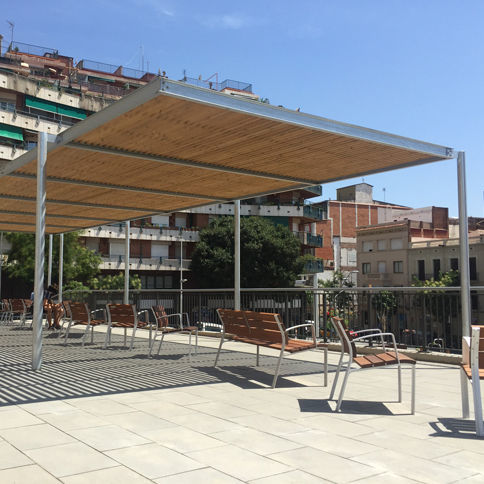 Устанавливаемая пергола на поверхности - HABANA 7 - URBADIS Microarquitectura - из гальванизированной стали / крыша из дерева / на заказ