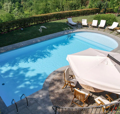 Бассейн на заказ - Taormina - Piscine Acquaform - встроенный бордюр / для наружного применения / заглубленный