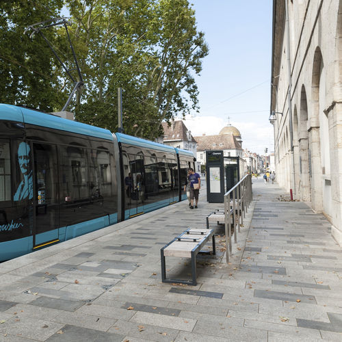 Современная общественная скамейка - LE TRAMWAY, BESANCON - Factory Street Furniture - из дерева / из нержавеющей стали / со спинкой