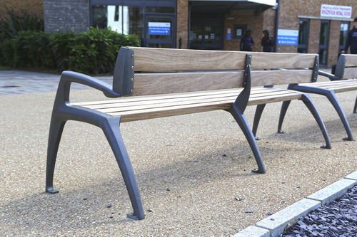 Современная общественная скамейка - MANTIS - Factory Street Furniture - из дерева / из литого алюминия / со спинкой