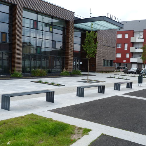 Современная общественная скамейка - BLOC  - Factory Street Furniture - из нержавеющей стали / из гальванизированной стали / со спинкой